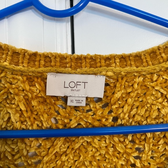 Gently worn bright gold shenile sweater with 3-d knot detail - Picture 4 of 4